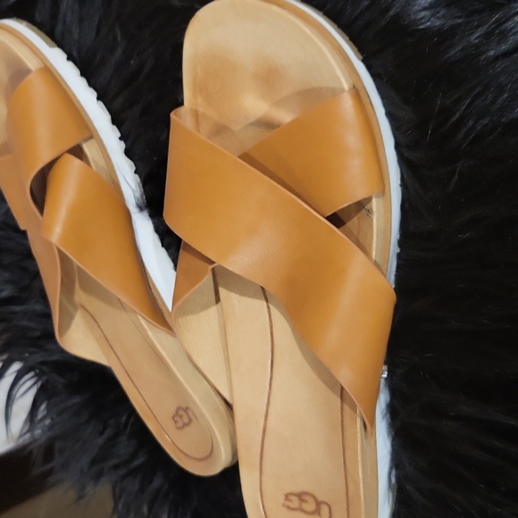 UGG Shoes - Euc Ugg leather sandals